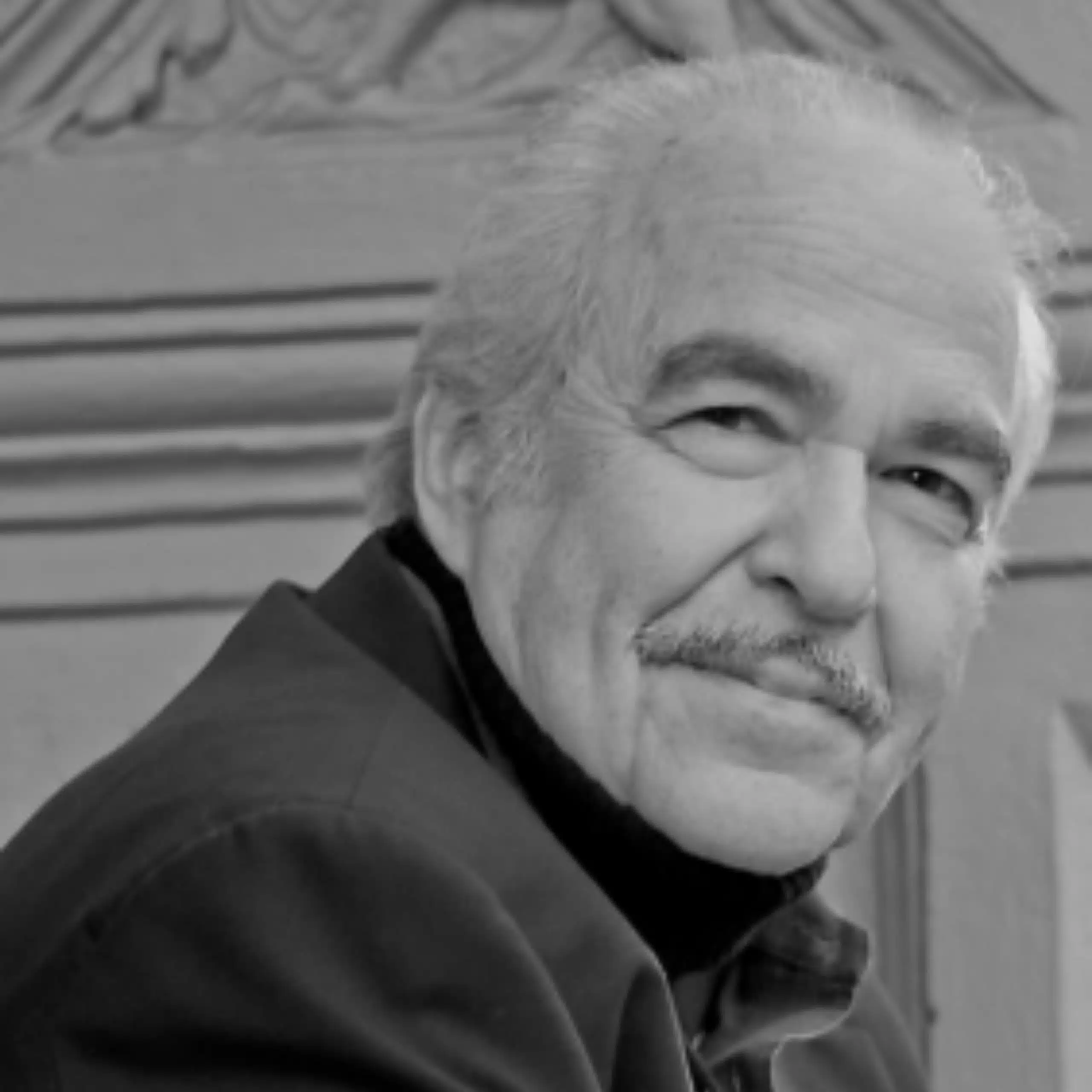 10 Best Male Audiobook Narrators of All Time