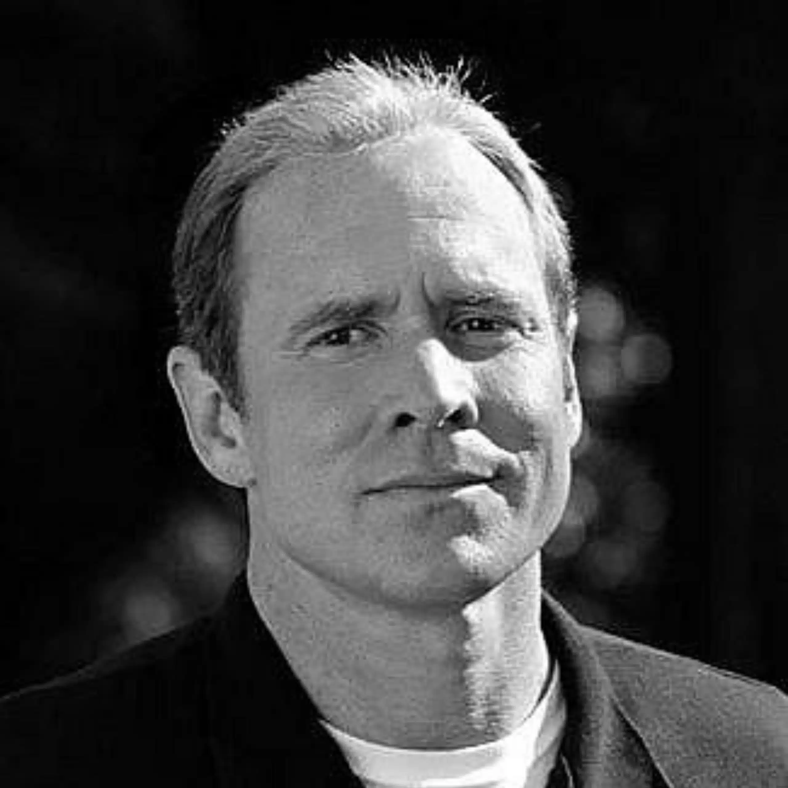 10 Best Male Audiobook Narrators of All Time