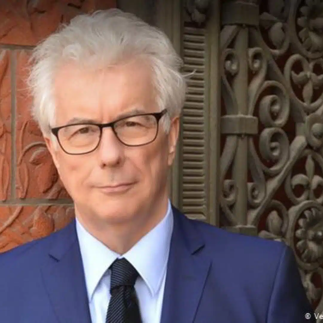 Top Authors Who Write Thriller Books (Ken Follett)