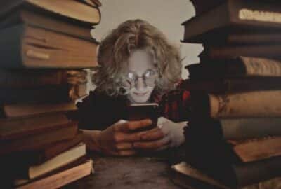 Leer libros por teléfono: ¿es una buena idea?