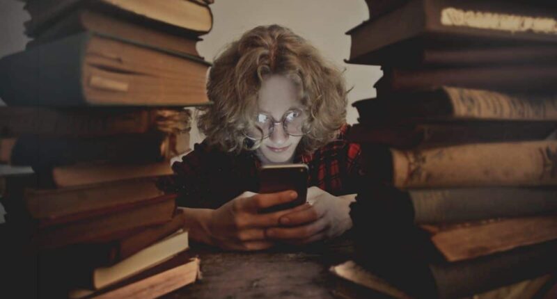 Reading Books On Phone: Is It A Good Idea?
