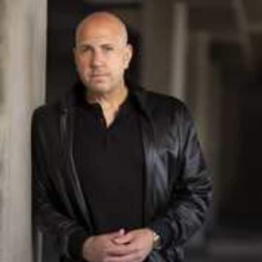 15 Best Debut Authors of 2021 (Alex Finlay)