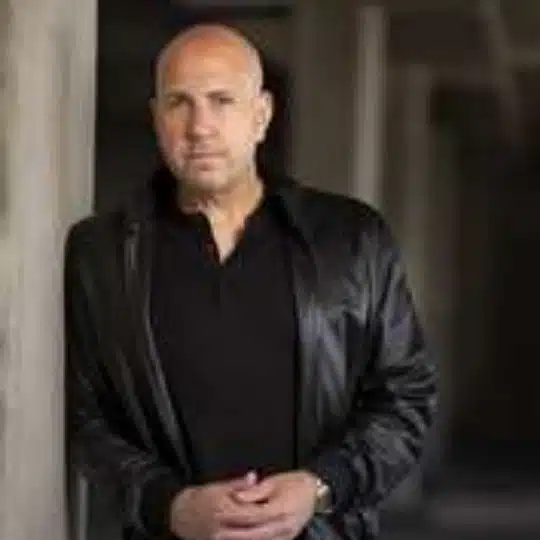 15 Best Debut Authors of 2021 (Alex Finlay)