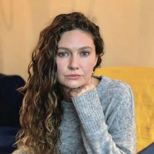 10 Best Debut Female Authors of 2021 (Willa Richards)