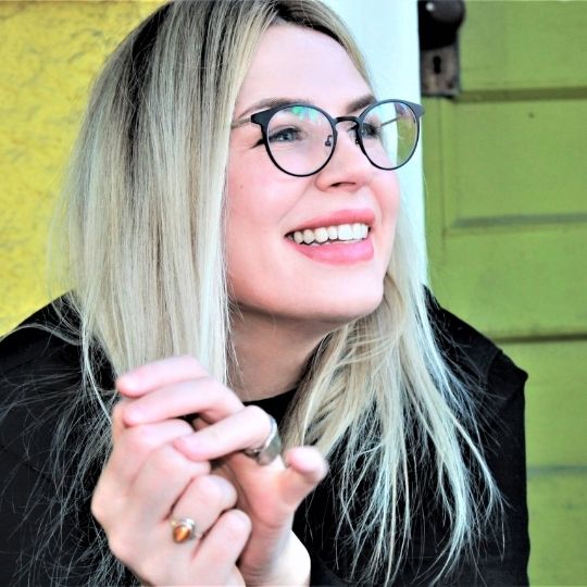 15 Best Debut Authors of 2021 (Emily Austin)