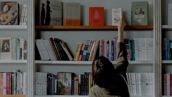 5 cosas que todo amante de los libros hace | Cosas con las que los ratones de biblioteca pueden relacionarse