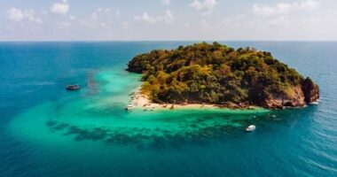 7 Best Story Set on Deserted Island | Abandoned Island Books