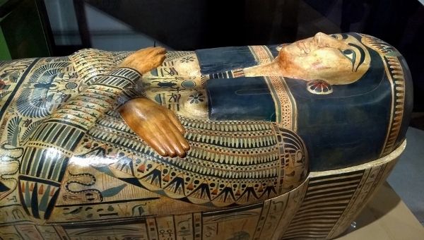 why you should definitely invest in reading historical fiction