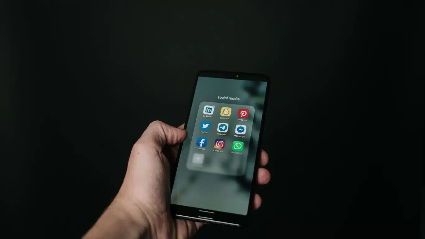 10 Reasons Why You Should Delete Social Media