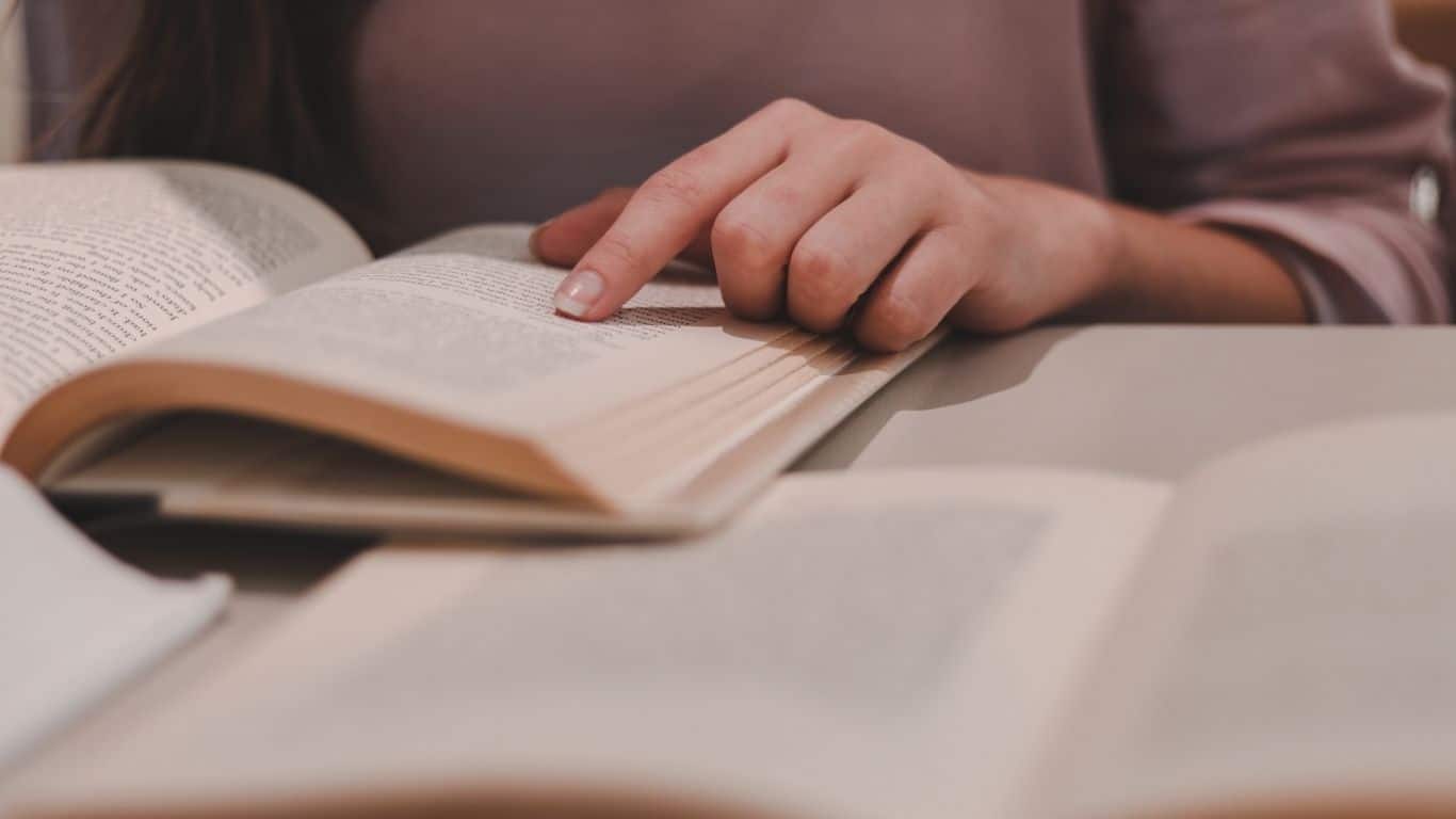 10 Ways To Improve Vocabulary And Write Better - Look up five new words starting with an alphabet every day