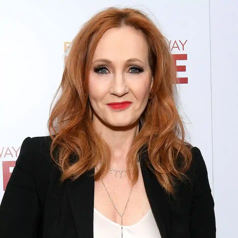 10 Real-Life Examples of Never Giving Up - J K Rowling