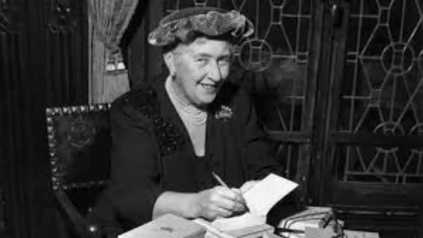 Agatha Christie Biography | Life | Books | Movies and Facts