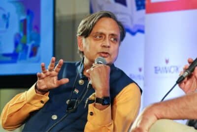 Shashi Tharoor | Vie | Carrière littéraire et politique