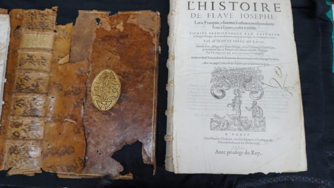 To Judge a Book by Its Cover