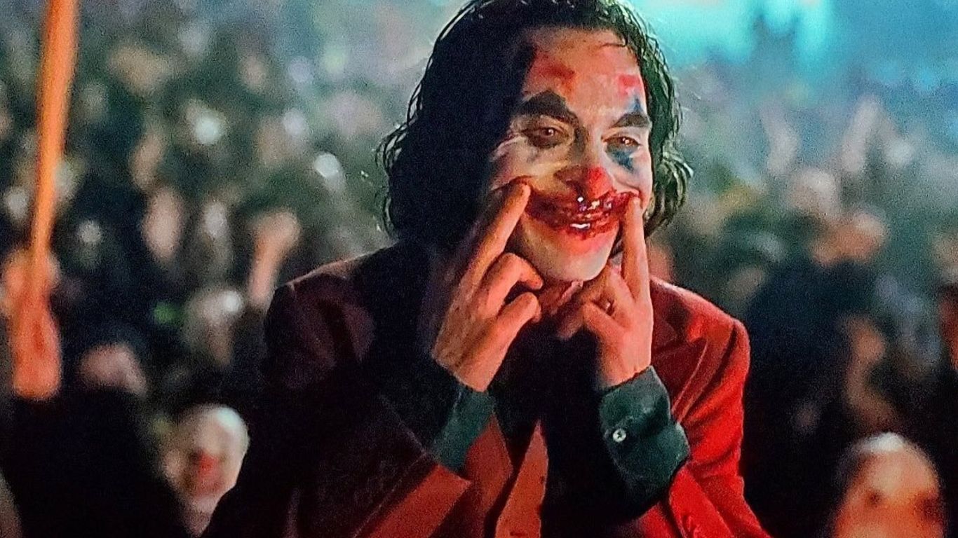 A Joker who failed in comedy - Created an extension of a smile