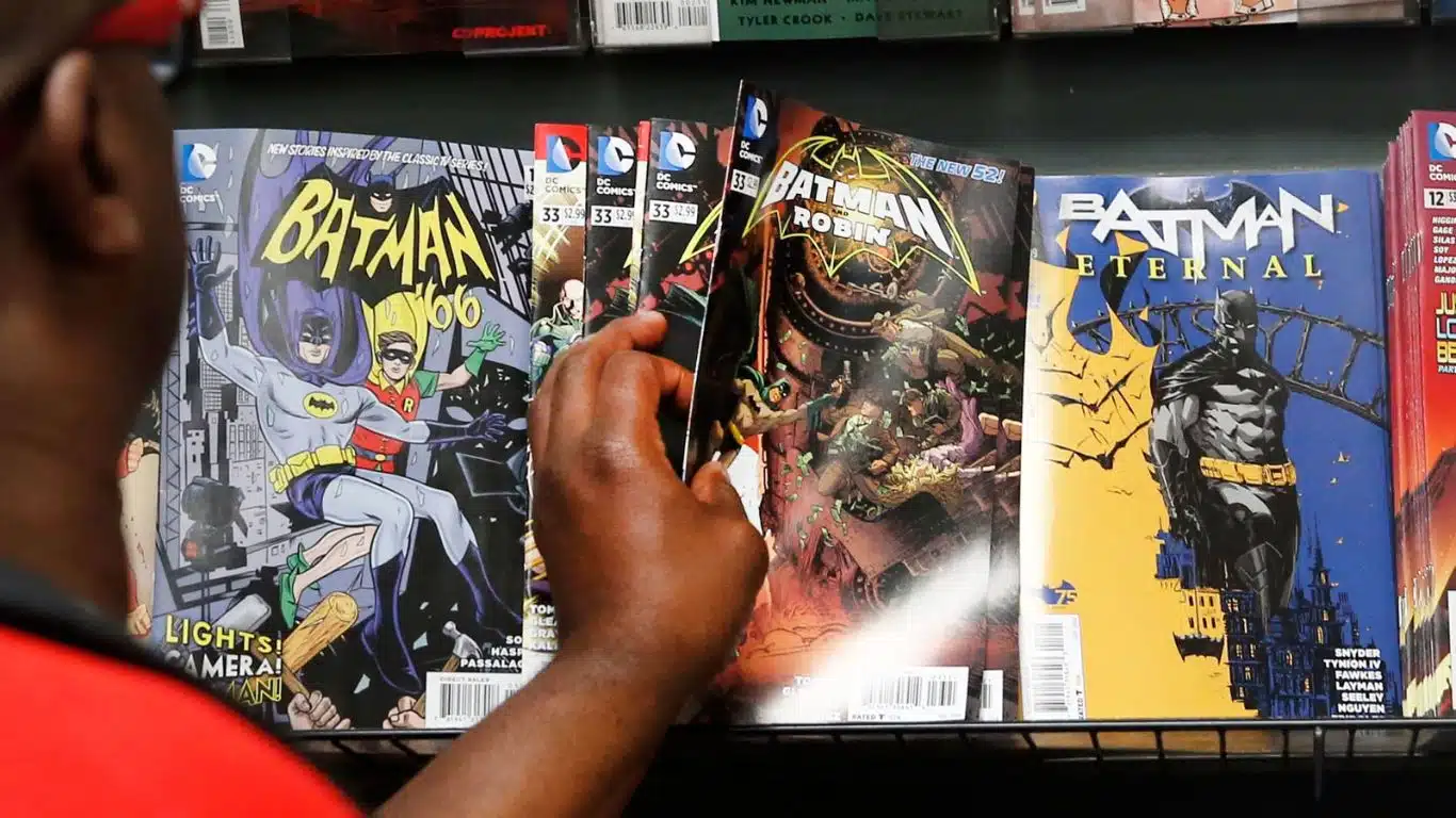 Advantages of print comic books