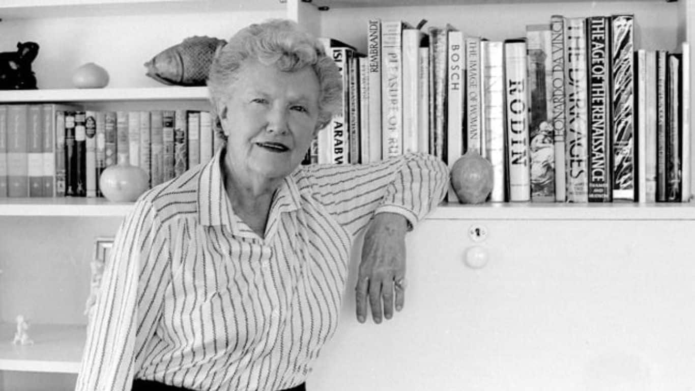 10 Best Mythology Fiction Writer of All Time - Mary Renault