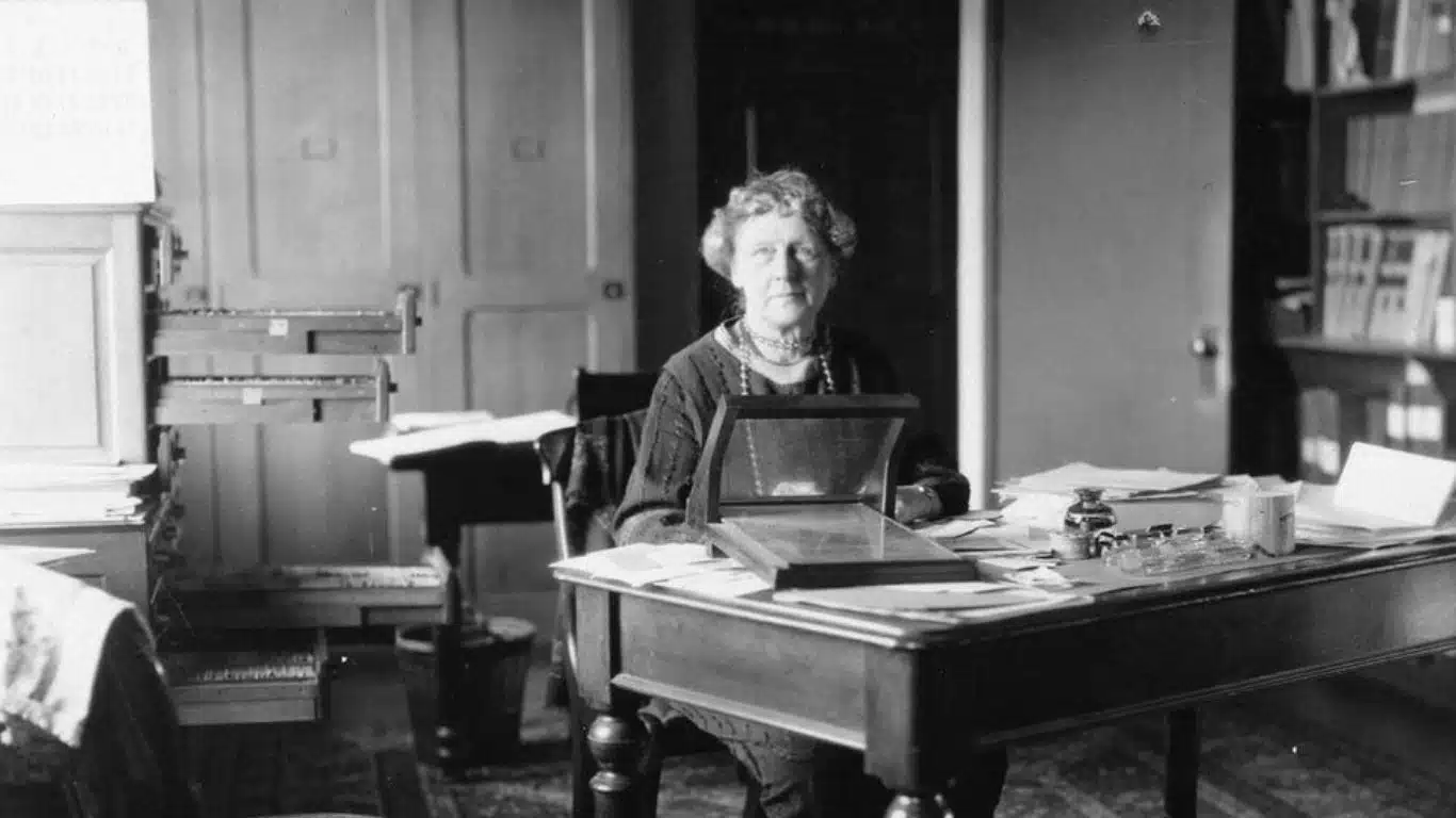 10 Scientists Who Made Breakthrough Without Formal Education - Annie Jump Cannon