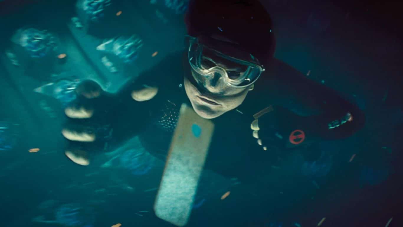 Mind-Blowing Movie Stunts Ever Executed by Tom Cruise in Mission Impossible - Holding his breath for 6 minutes