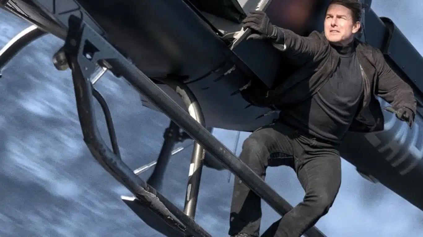 Mind-Blowing Movie Stunts Ever Executed by Tom Cruise in Mission Impossible - Helicopter chase