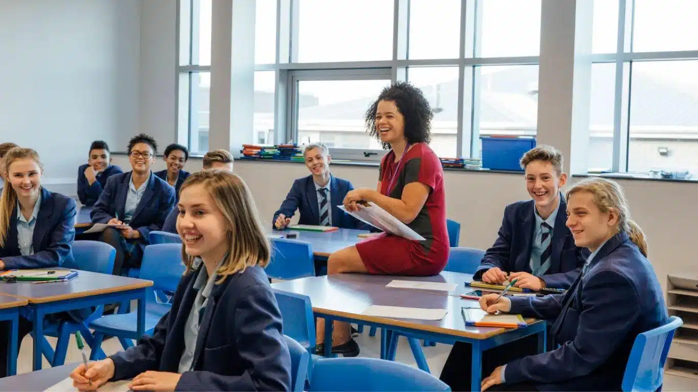 How to Build Strong Teacher-Student Relationships - Increase Teens' Good Behavior