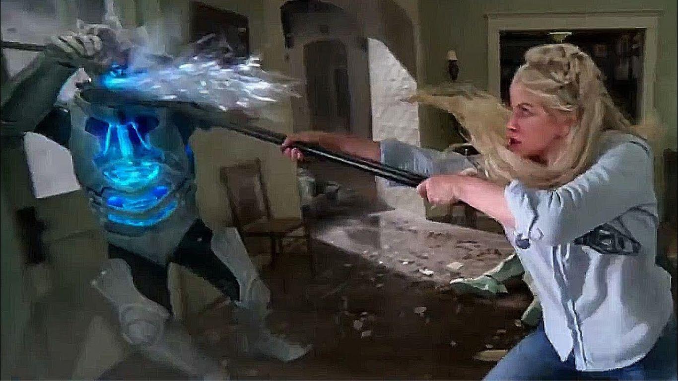 Queen Atlanna vs Atlantean Soldiers