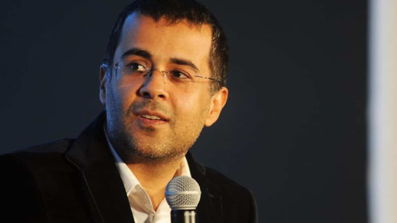5 Overrated Writers of India Whose Books are Not Good Enough - Chetan Bhagat
