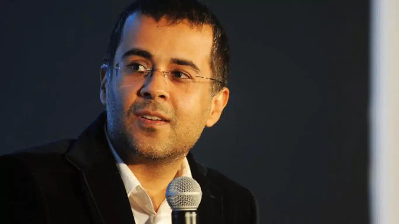 5 Overrated Writers of India Whose Books are Not Good Enough - Chetan Bhagat