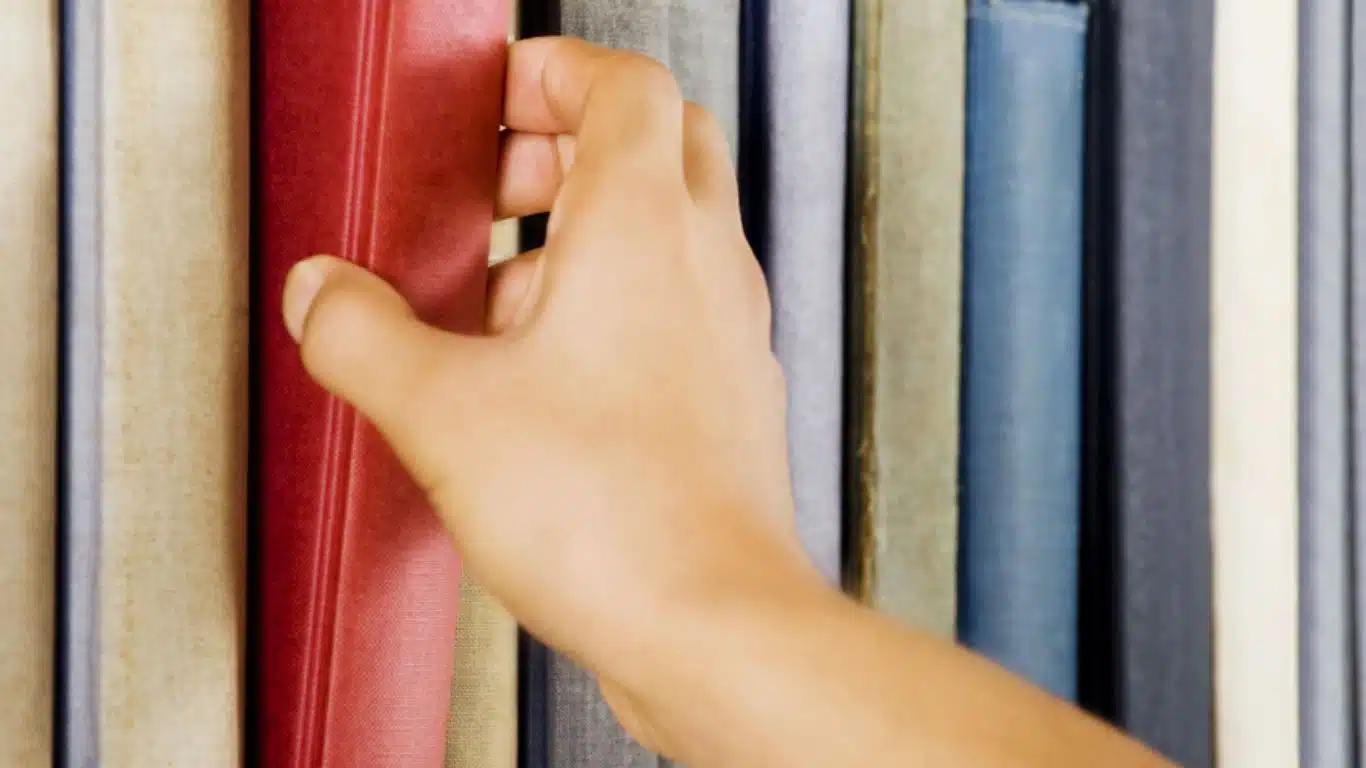 How to Choose the Right Books to Learn English Effectively - Few Book Recommendations for Improving Your English