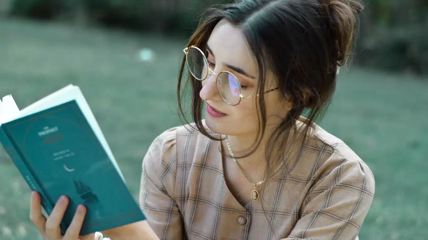 Advantages of Books over the Internet