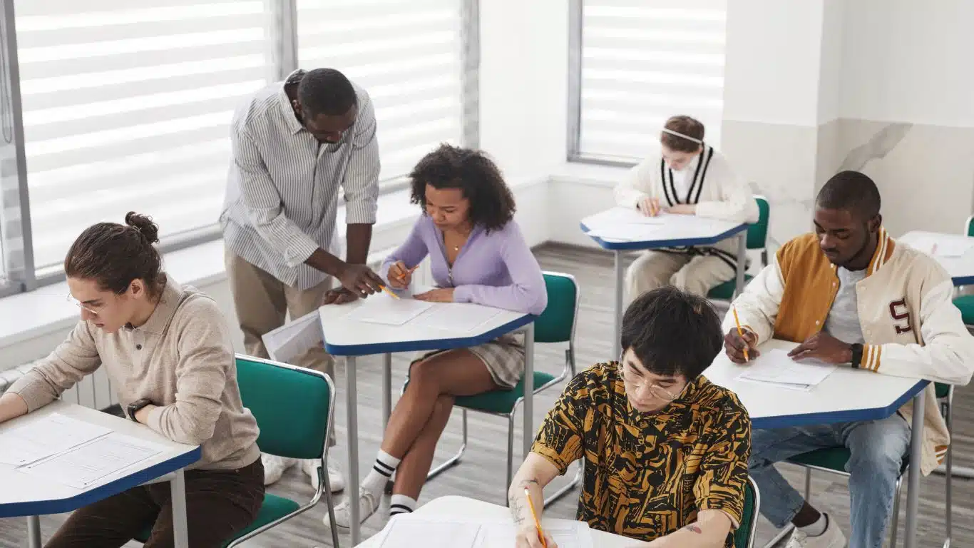 The Role of Teachers in Fostering a Supportive Learning Environment in High School Classrooms