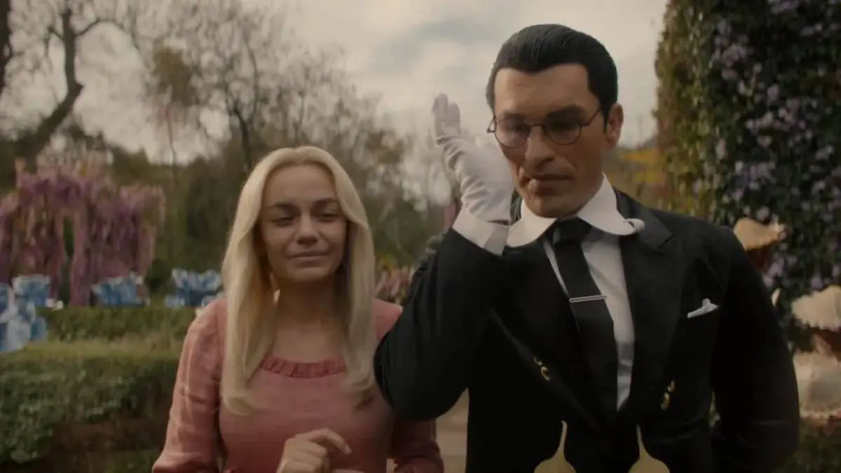 Alexander Maniatis (Captain Kuro/Klahadore)