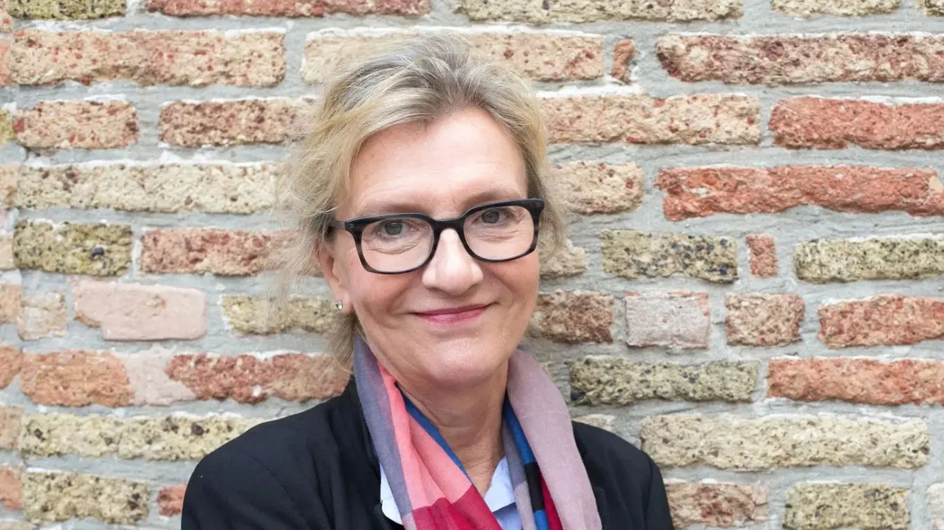 10 Must-Read Authors Whose Name Starts With E - Elizabeth Strout