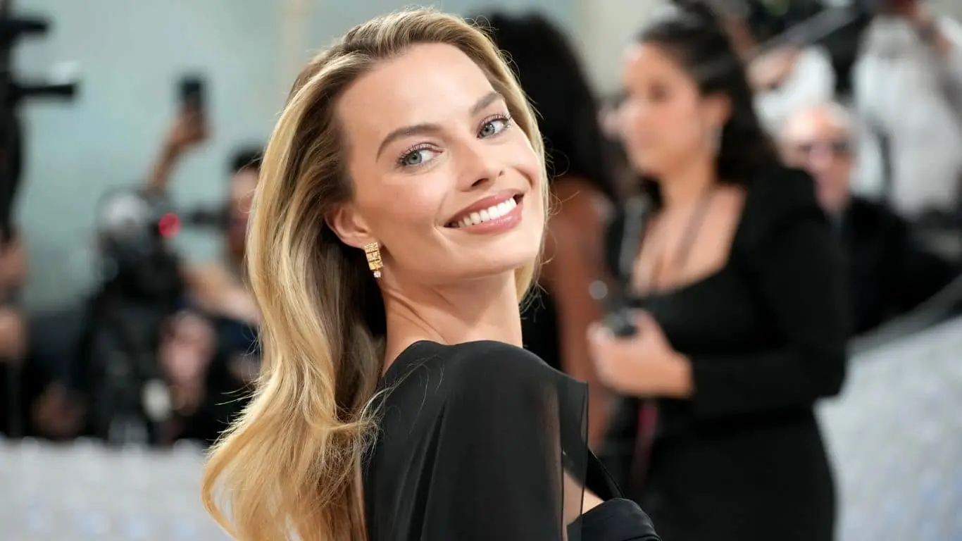 10 Most Beautiful Actresses in Superhero Movies - Margot Robbie