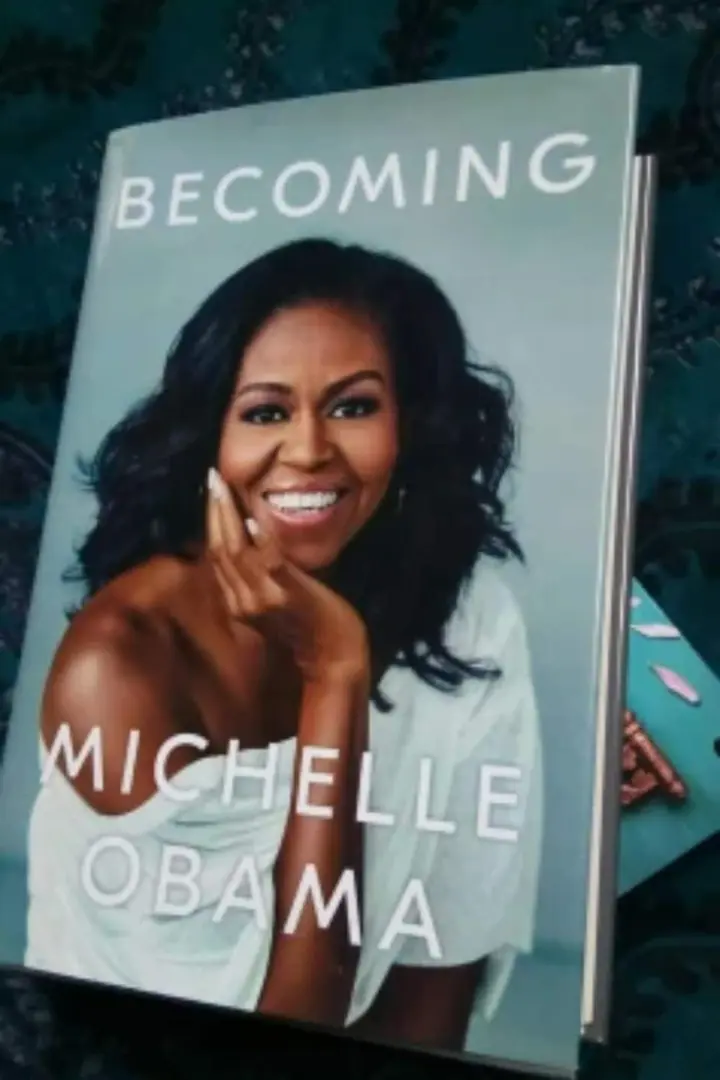 Top 15 Books to Read in Your 20s - Becoming (Michelle Obama)