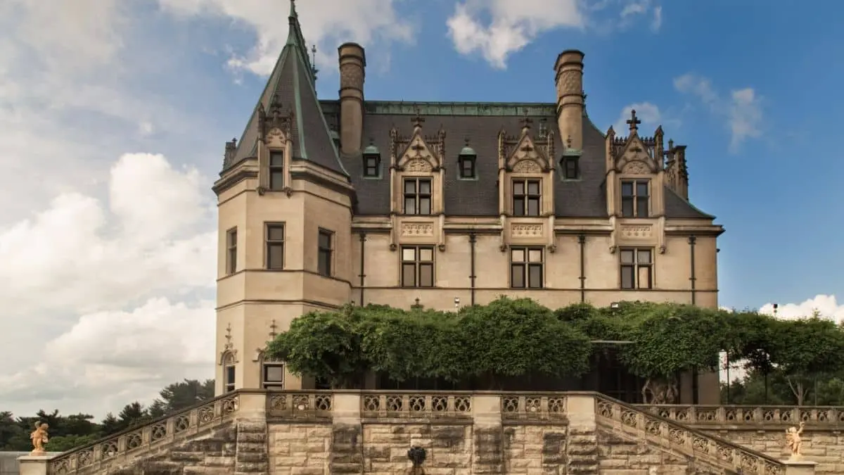 Major Historical Events on December 24 - Today in History - 1895 - Biltmore Estate Opens