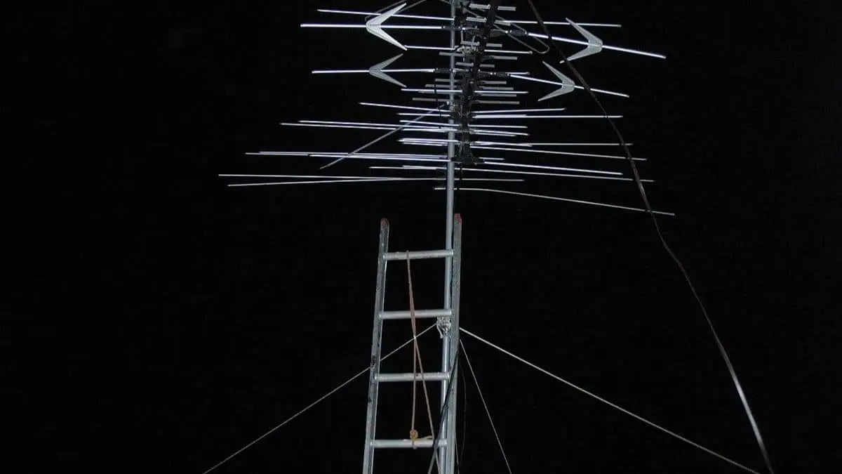 1949: 1st UHF TV Station