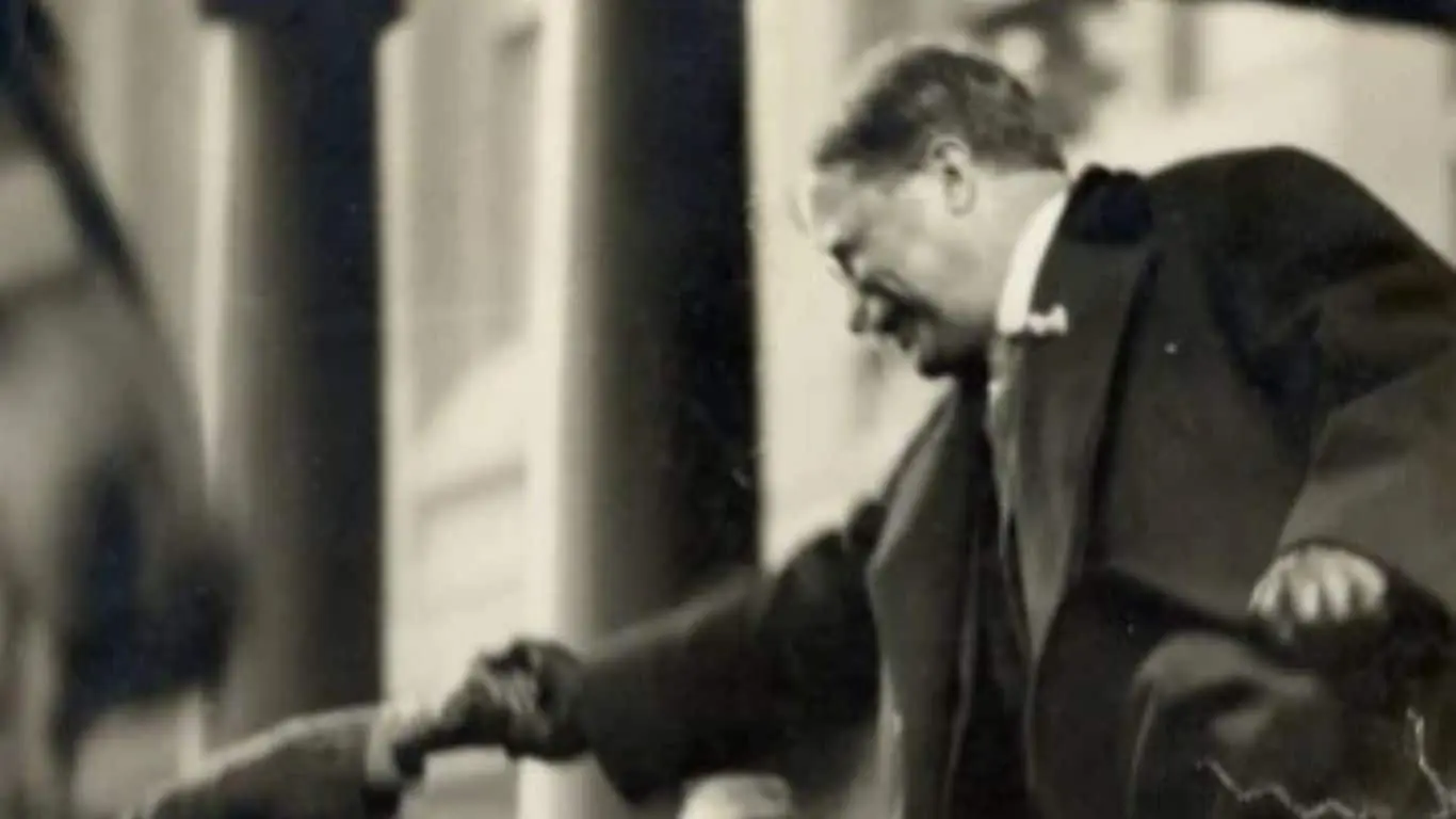 Major Historical Events on January 1 - Today in History - 1907: President Theodore Roosevelt Shakes Record Number of Hands