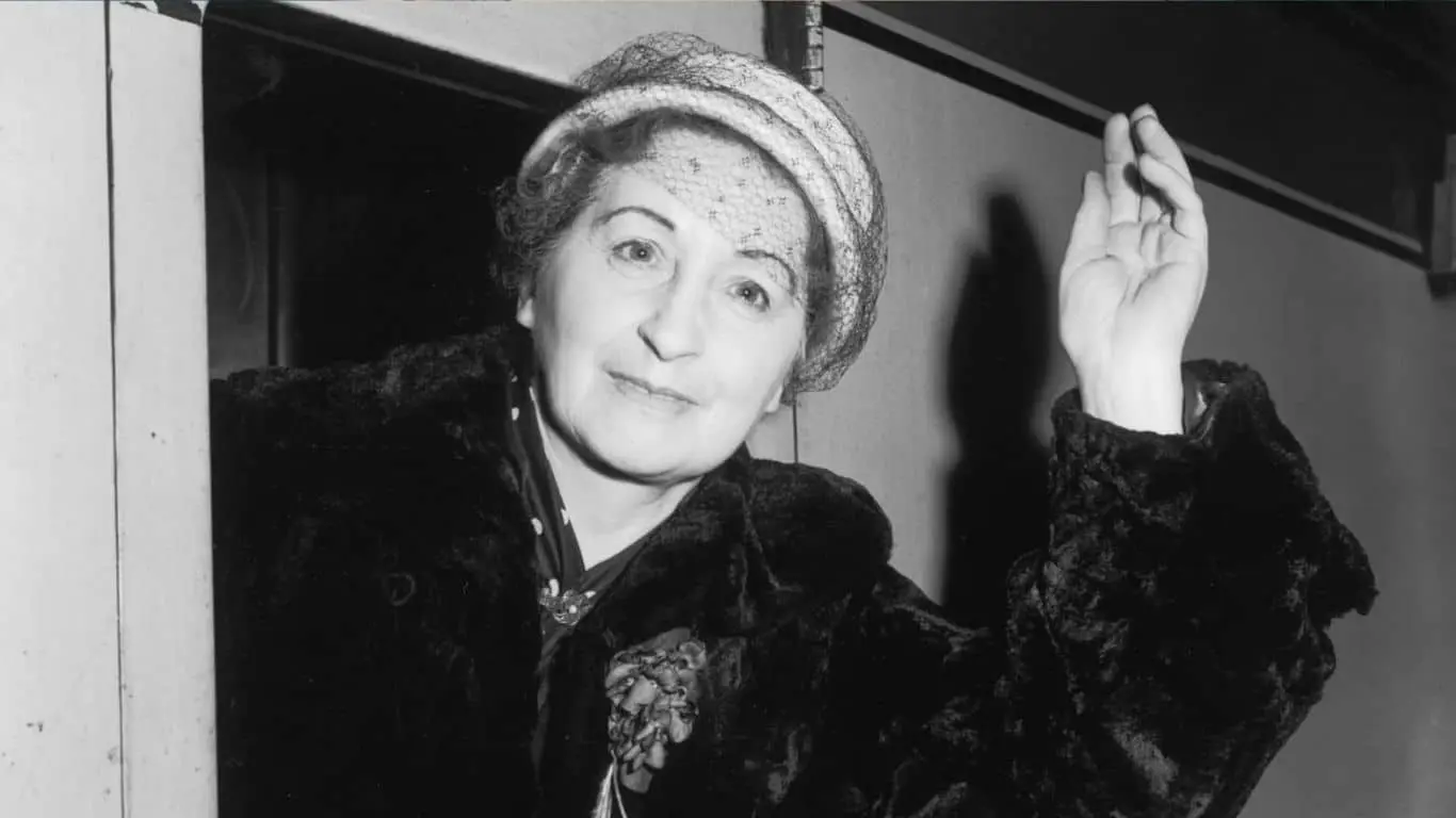 10 Must-Read Authors whose name starts with V - Vera Brittain