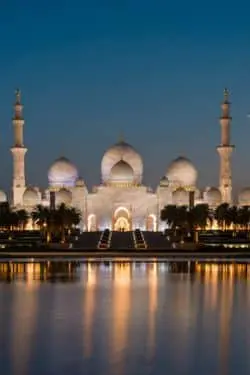Major Historical Events on December 20 - Today in History - 2007 - Sheikh Zayed Grand Mosque Completed