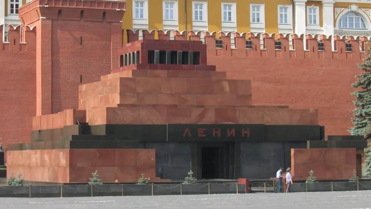1924: Lenin's Mausoleum Erected