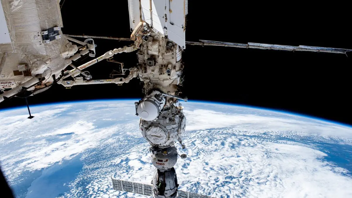 Agriculture in Space: Plant Habitat-03