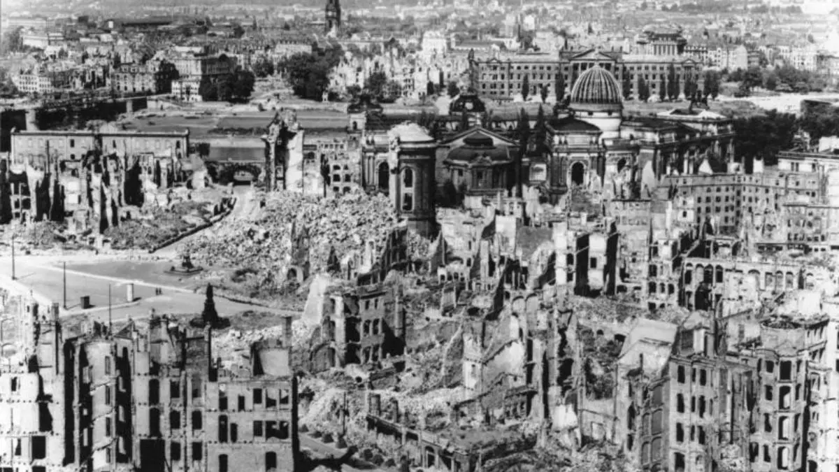 1945: Bombing of Dresden 