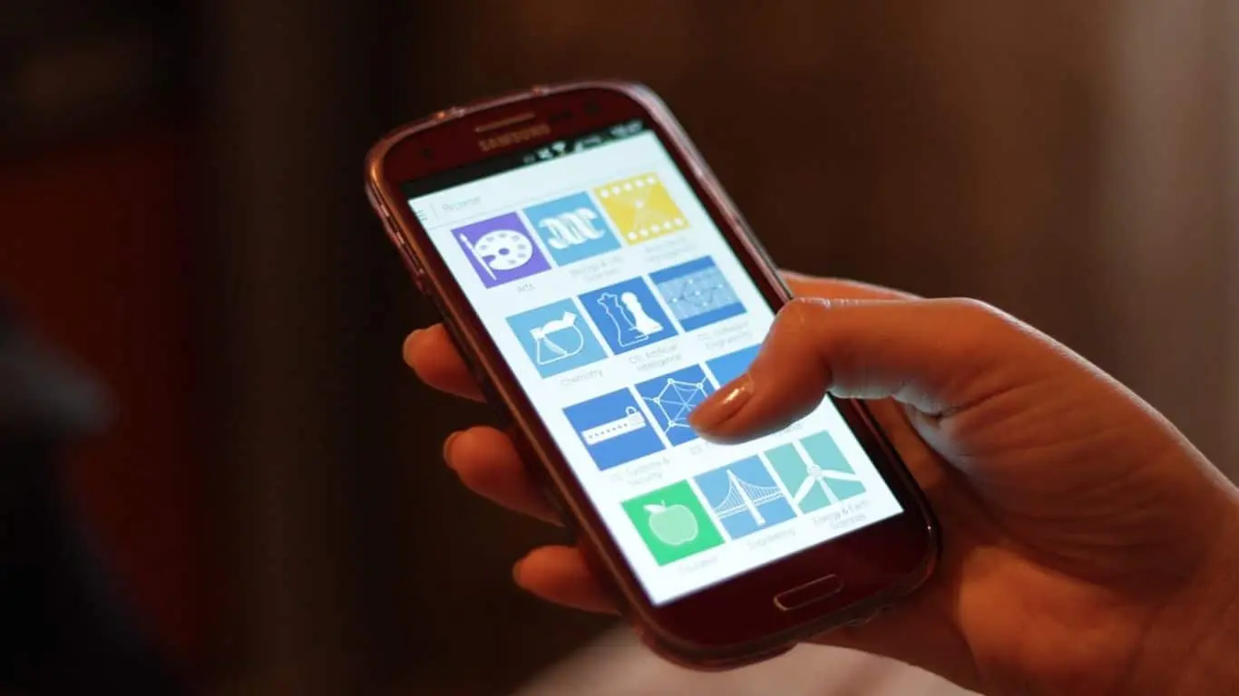 Evolution of Smartphones: From Brick to Pocket Powerhouse - The Convergence of Mobile and PDA: The Birth of the Smartphone