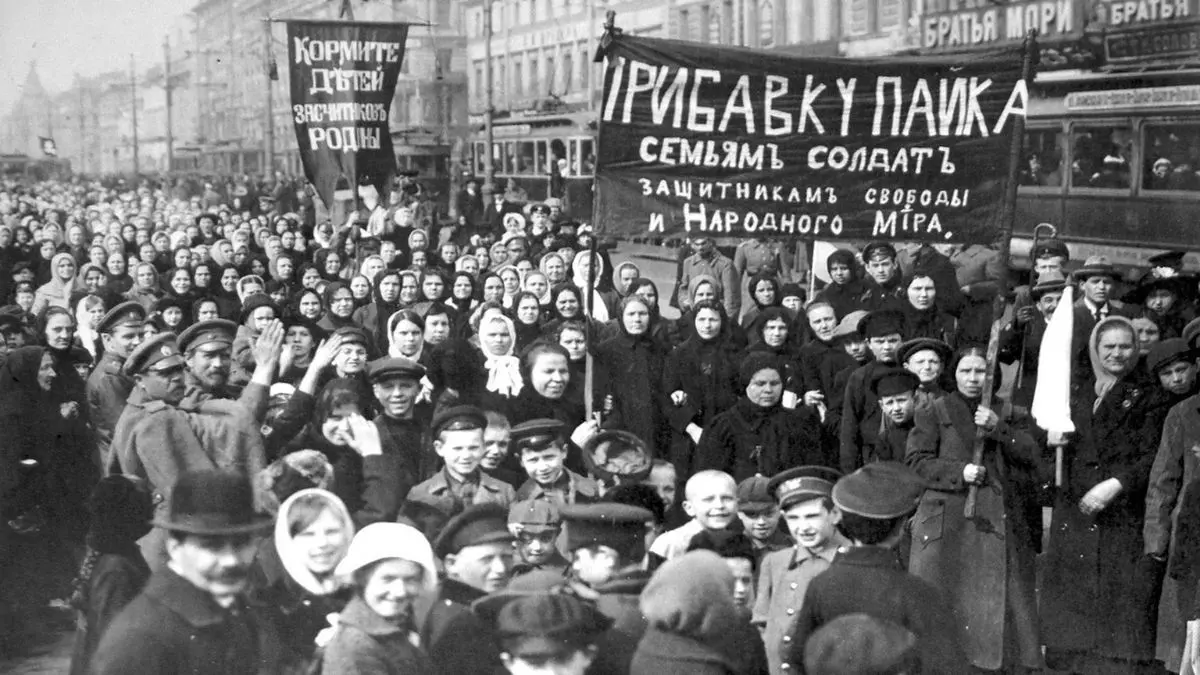1917 - February Revolution Begins