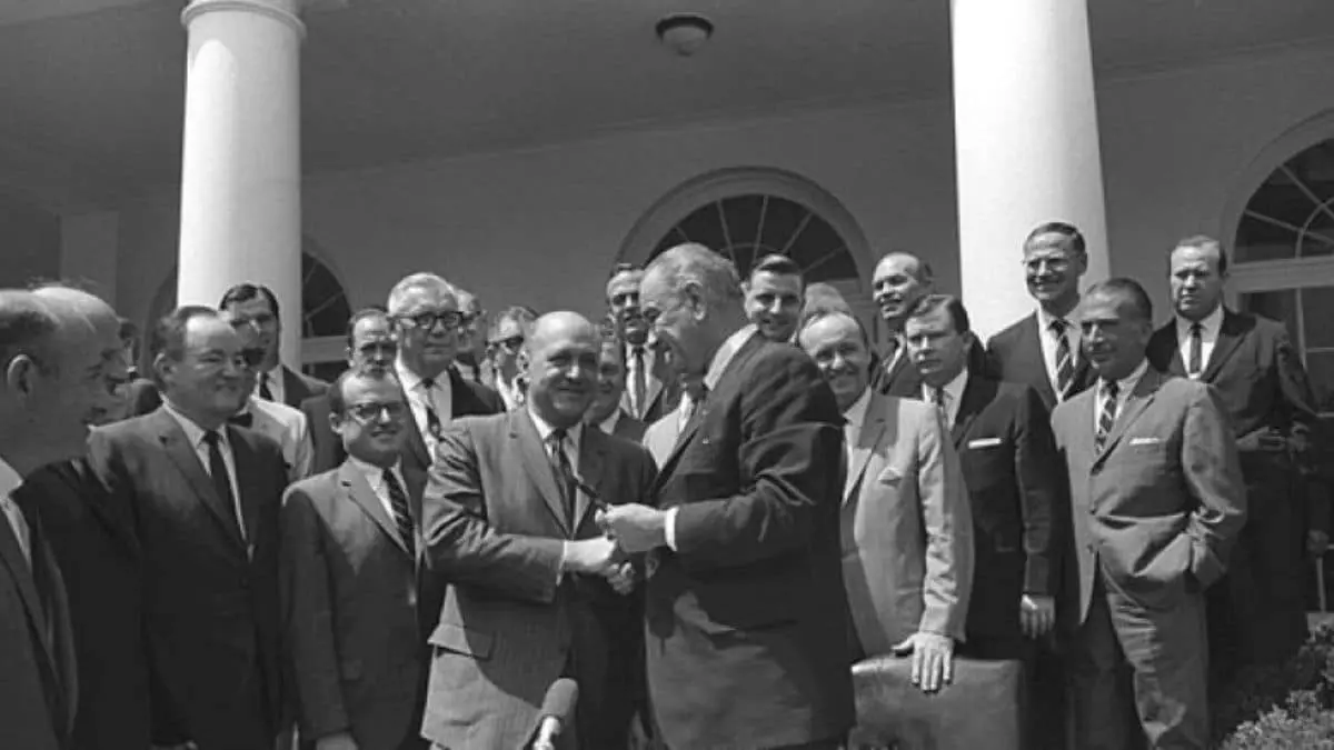 Major Historical Events on February 11- Today in History - 1961: Robert Weaver's Cabinet Appointment