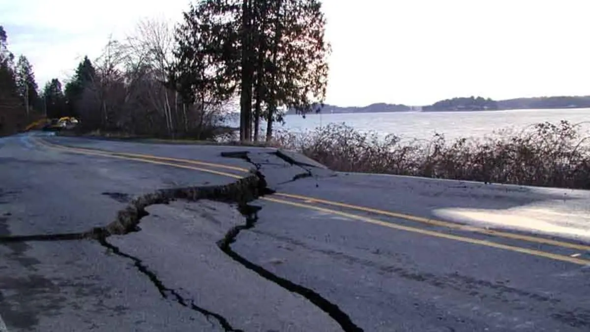 2001 - Nisqually Earthquake Strikes