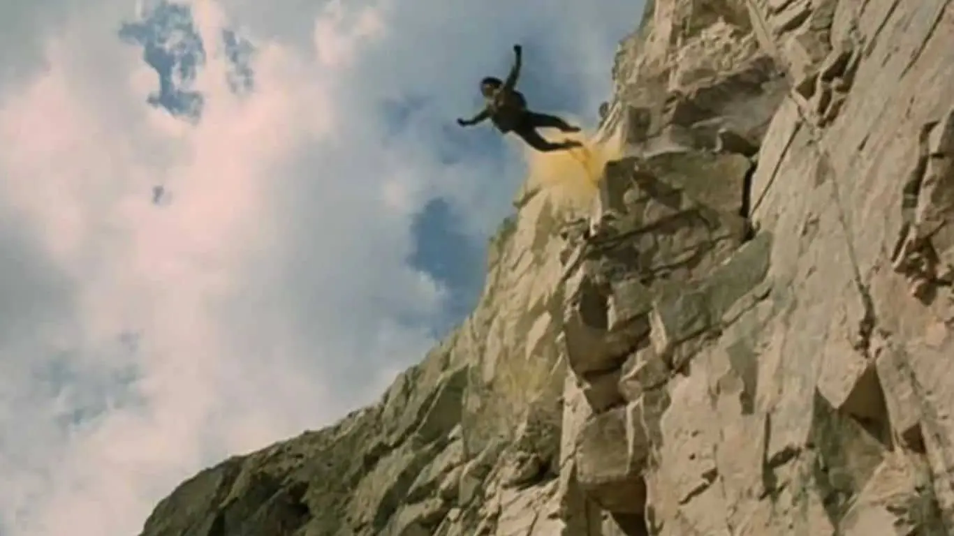 The Hot Air Balloon Dive – Armour of God (1986)