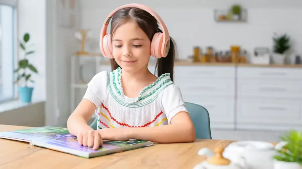 How Audiobooks Help Struggling Readers?