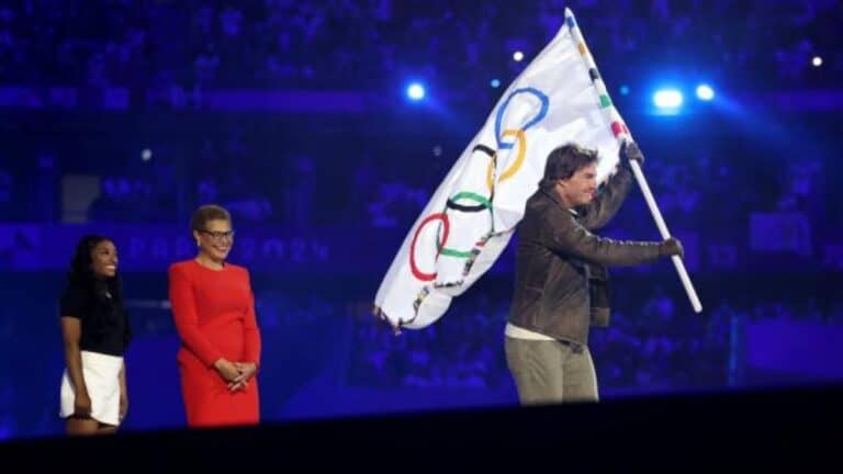 Tom Cruise sorprendió a todos con un 'truco épico' durante la ceremonia de clausura de los Juegos Olímpicos